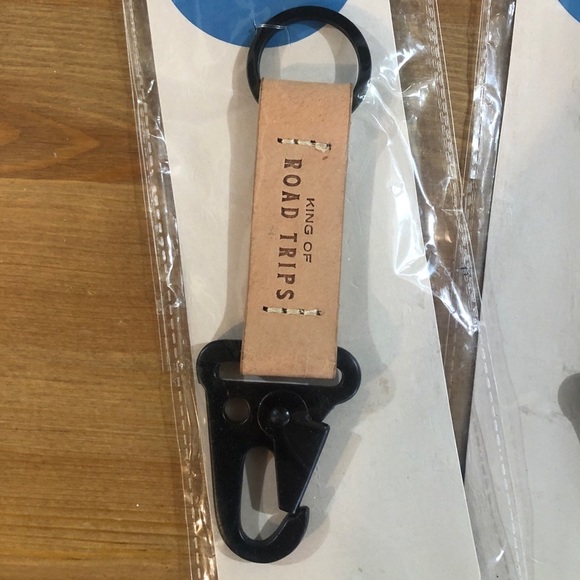 COPY - Carabiner Heavy Duty Keychain set of 2 NWT - Picture 3 of 4